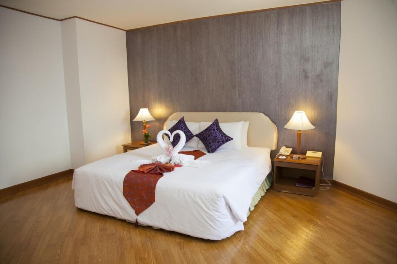 Thumrin Thana Hotel Транг Экстерьер фото